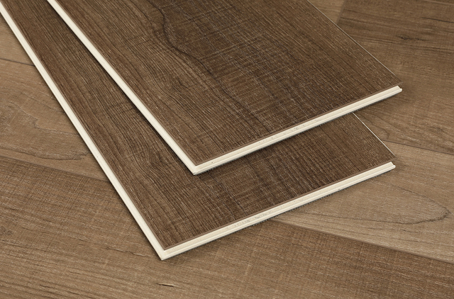 Dysheme vinyl i pap&euml;rshkuesh&euml;m nga uji WPC