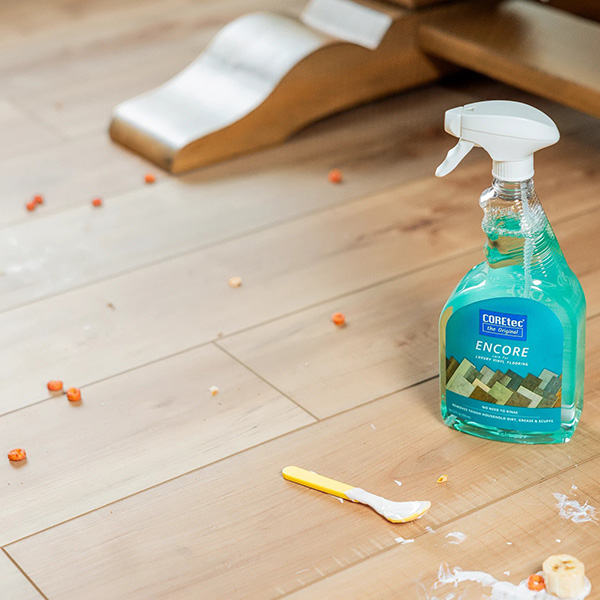 Paano Linisin ang Luxury Vinyl Plank Flooring