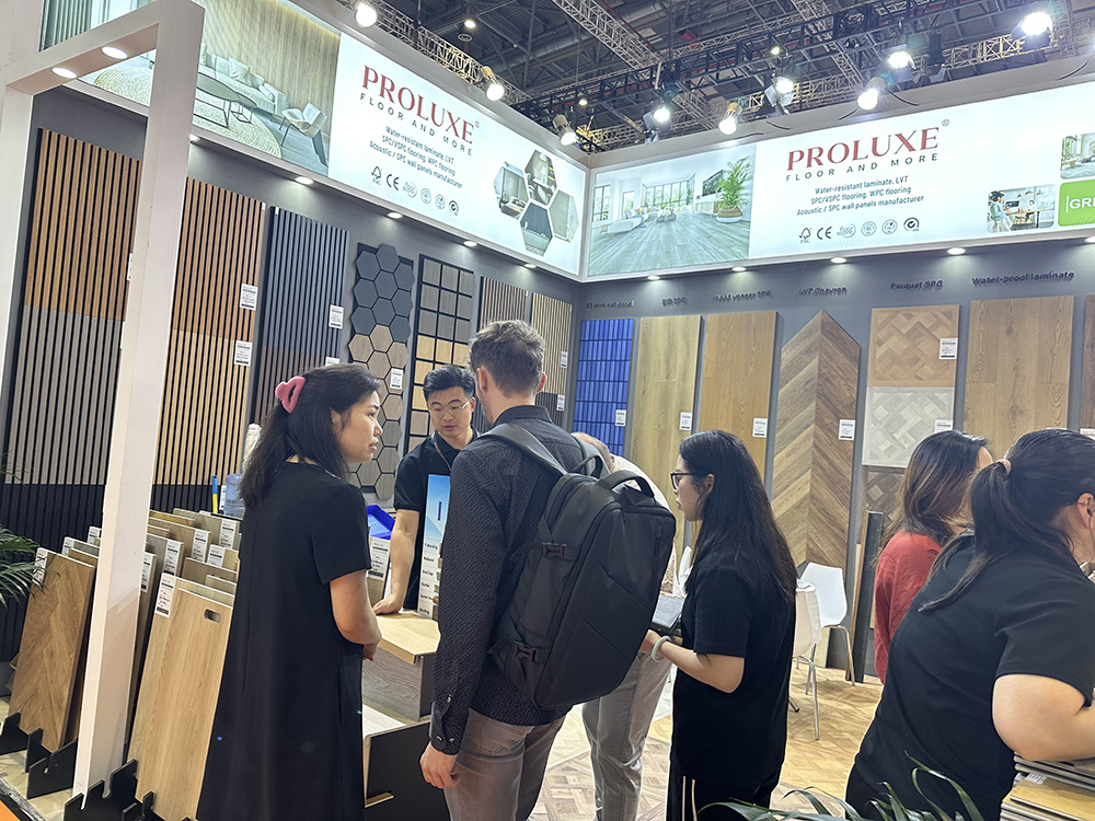 PROLUXE успешно представи иновативно решение за ремоделиране на душове без фуги на DOMOTEXasia 2025